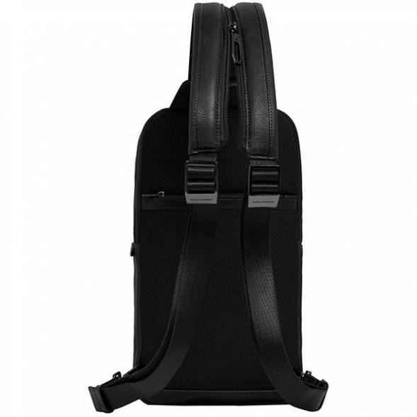 Рюкзак слинг мужской Piquadro Urban CA6540UB00/N черный кожа